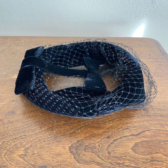 Vintage Black Velvet Hollow Pillbox Hat Bow Veil Pinup Cosplay 50s Goth Funeral - Picture 6 of 10